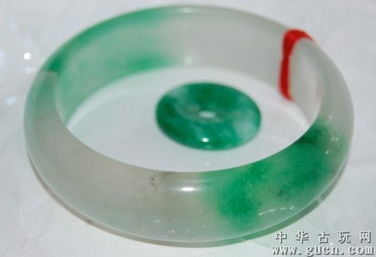 當(dāng)傳世珍寶遇見(jiàn)未來(lái)科技 淺析極品翡翠手鐲與智能手鐲的碰撞